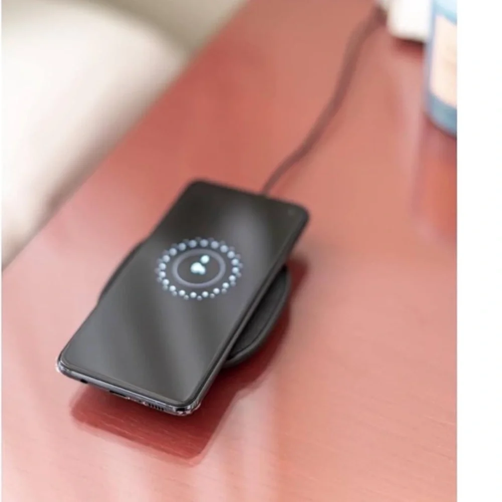 MOPHIE 15W Universal Wireless Compact Charging Pad